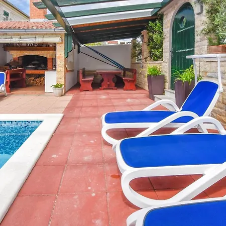 Jacqueline Appartement Pakoštane