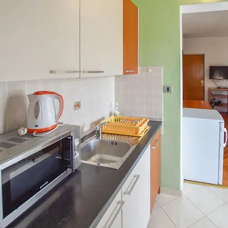 Jacqueline Appartement Pakoštane