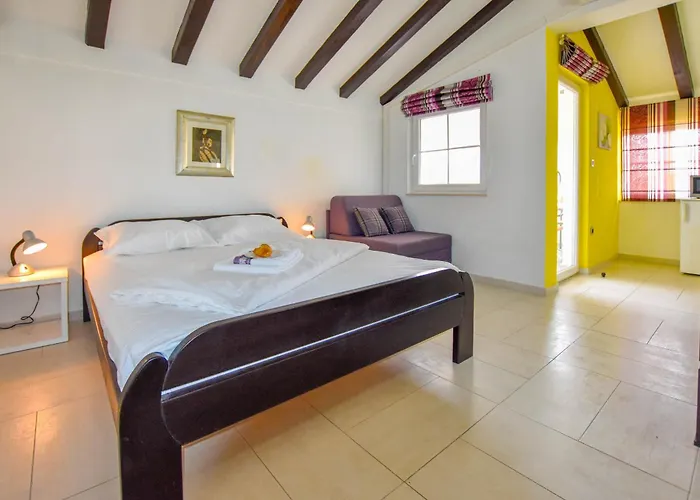 Jacqueline 파코스탄