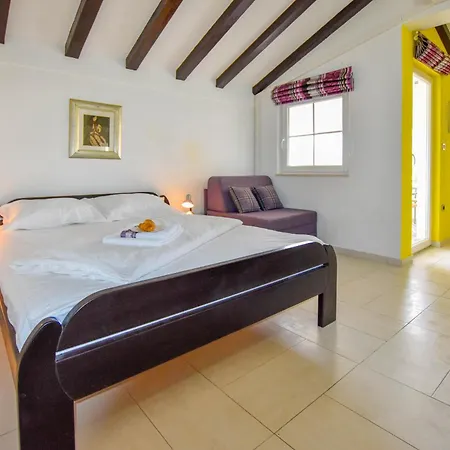 Jacqueline Pakoštane