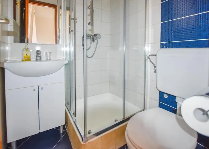 Jacqueline باكوشتاني