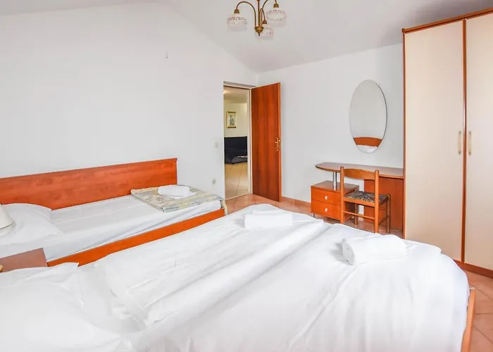 Jacqueline باكوشتاني